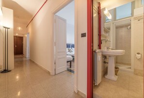 Doccia, bidet, asciugamani