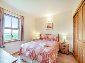 2 bedrooms, bed sheets - 2 bedroom accommodation in Achnamara, near Lochgilphead (Achnamara, near Lochgilphead)
