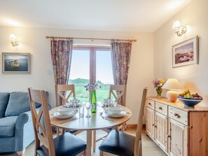 Dining - 2 bedroom accommodation in Achnamara, near Lochgilphead (Achnamara, near Lochgilphead)