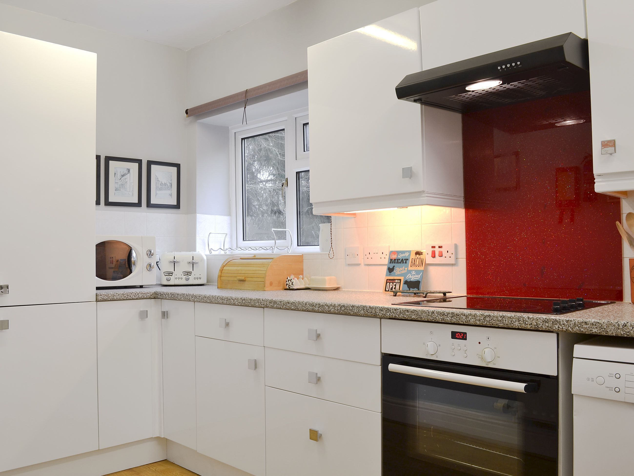 Dishwasher, cookware/dishes/utensils, freezer