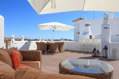 Top del Golf Hills Marbella - Large roof top lounge terrace