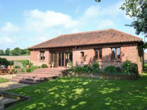 Exterior - 3 bedroom accommodation in Skeyton, near North Walsham (Skeyton, near North Walsham)