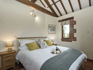 3 bedrooms, free WiFi, bed sheets - 3 bedroom accommodation in Skeyton, near North Walsham (Skeyton, near North Walsham)
