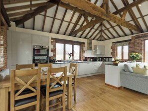 Dining - 3 bedroom accommodation in Skeyton, near North Walsham (Skeyton, near North Walsham)