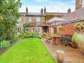 Outdoor dining - 2 bedroom accommodation in Dilton Marsh, near Westbury (Dilton Marsh, near Westbury)