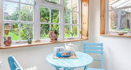 2 bedroom accommodation in Dilton Marsh, near Westbury