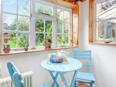 2 bedroom accommodation in Dilton Marsh, near Westbury