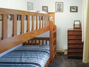 2 bedrooms, bed sheets