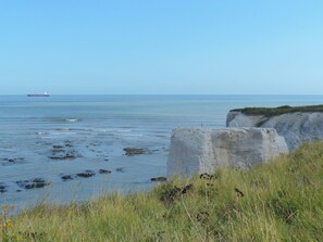 Beach - 3 bedroom accommodation in Kingsgate, near Broadstairs (Kingsgate, near Broadstairs)