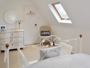 4 bedrooms, free WiFi, bed sheets