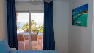 4 chambres, coffres-forts dans les chambres, fer et planche Ă repasser
