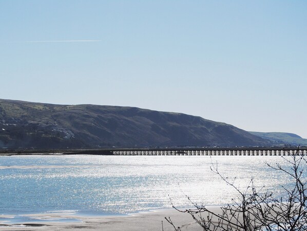 Beach - 4 bedroom accommodation in Barmouth, near Dolgellau (Barmouth, near Dolgellau)