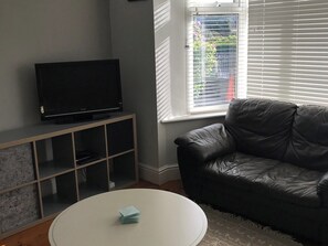 Fireplace - 4 bedroom accommodation in Barmouth, near Dolgellau (Barmouth, near Dolgellau)