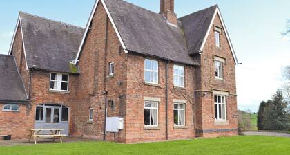 8 bedroom accommodation in Somersal Herbert, Ashbourne