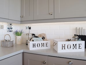 Dishwasher, cookware/dishes/utensils