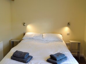 4 bedrooms, free WiFi, bed sheets