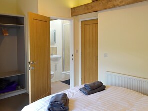 4 bedrooms, free WiFi, bed sheets