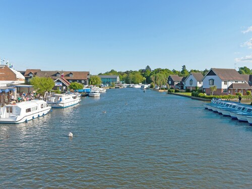2 bedroom accommodation in Blofield, near Norwich