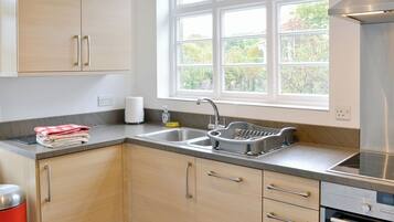 Lava-louças, cadeirão de bebê, freezer