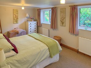 1 bedroom, bed sheets