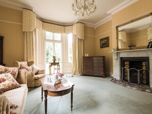 TV, fireplace - 11 bedroom accommodation in Wainfleet All Saints, near Skegness (Wainfleet All Saints, near Skegness)