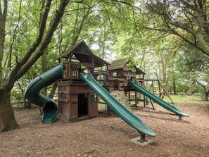 Children’s area - 11 bedroom accommodation in Wainfleet All Saints, near Skegness (Wainfleet All Saints, near Skegness)
