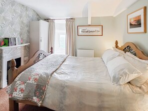 3 bedrooms, WiFi (free), bed sheets - 3 bedroom accommodation in Aberdaron, Lleyn Peninsula (Aberdaron, Lleyn Peninsula)