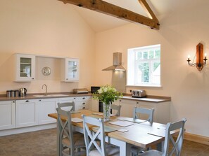 Dining - 3 bedroom accommodation in Binbrook, near Market Rasen (Binbrook, near Market Rasen)