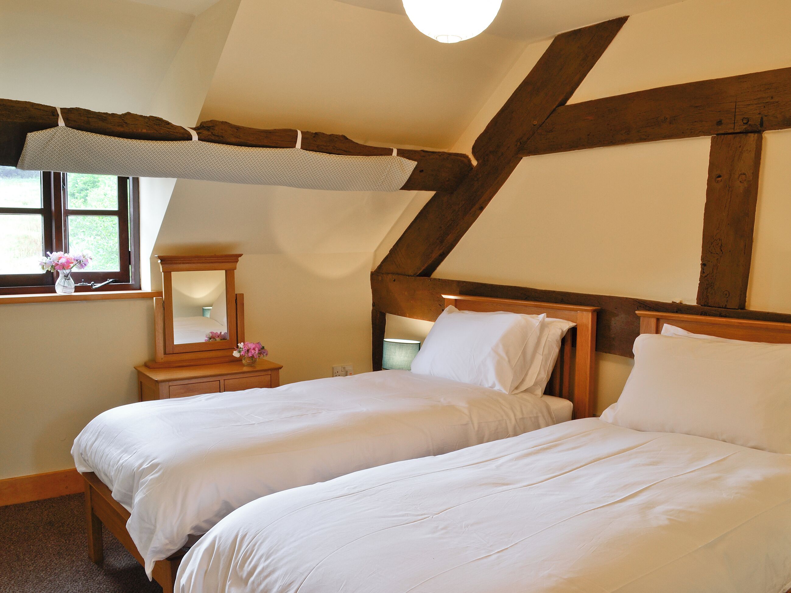 3 bedrooms, WiFi (free), bed sheets