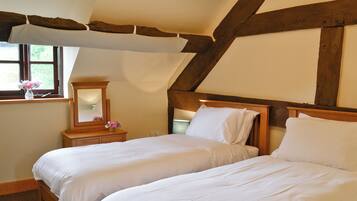 3 bedrooms, WiFi (free), bed sheets