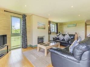 TV - 2 bedroom accommodation in Holsworthy, near Bude (Holsworthy, near Bude)