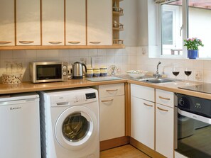 Cookware/dishes/utensils
