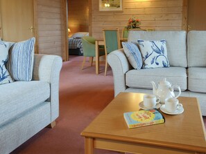 TV - Lodge 18 Hartland Forest (Woolsery, Bideford)