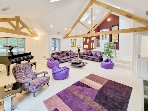 7 makuuhuoneen majoitus North Duffieldissä, lähellä Yorkia