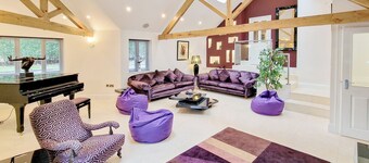 7 bedroom accommodation in North Duffield, near York