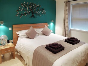 7 bedrooms, free WiFi, bed sheets - 7 bedroom accommodation in North Duffield, near York (North Duffield, near York)
