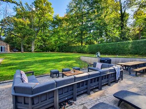 Outdoor dining - 7 bedroom accommodation in North Duffield, near York (North Duffield, near York)