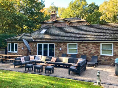 7 bedroom accommodation in North Duffield, near York
