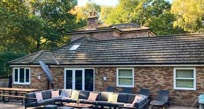 7 bedroom accommodation in North Duffield, near York