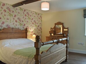 3 bedrooms, free WiFi, bed sheets