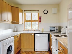 Dishwasher, highchair, freezer - 2 bedroom accommodation in Achnamara, near Lochgilphead (Achnamara, near Lochgilphead)