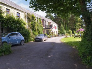 Property grounds - 3 bedroom accommodation in Trimstone, near Woolacombe (Trimstone, near Woolacombe)