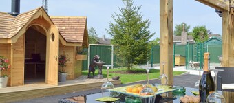 6 bedroom accommodation in Brown Edge, near Leek