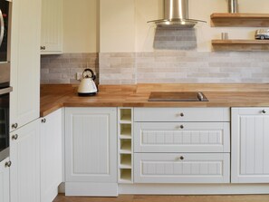 Dishwasher - 4 bedroom accommodation in Trusham, near Newton Abbot (Trusham, near Newton Abbot)