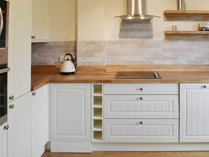 Dishwasher - 4 bedroom accommodation in Trusham, near Newton Abbot (Trusham, near Newton Abbot)