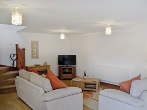 Living area - 3 bedroom accommodation in Rhos, near Pontardawe (Rhos, near Pontardawe)