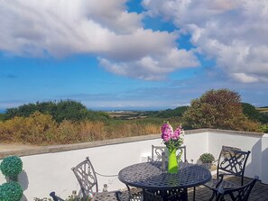 Outdoor dining - 2 bedroom accommodation in St Merryn, near Padstow (St Merryn, near Padstow)