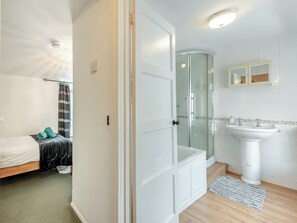 4 Schlafzimmer, kostenloses WLAN, Bettwäsche