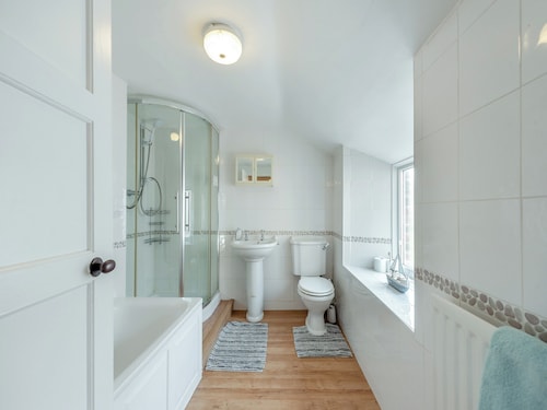 4 bedroom accommodation in Aberaeron