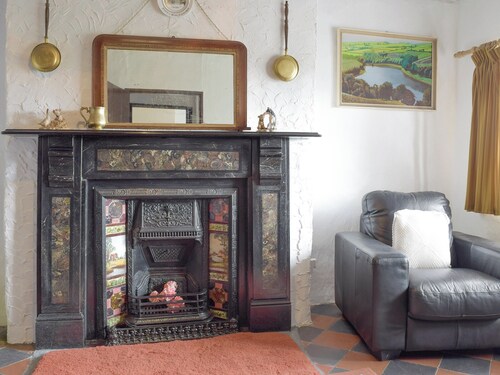 3 bedroom accommodation in Cynheidre, near Llanelli